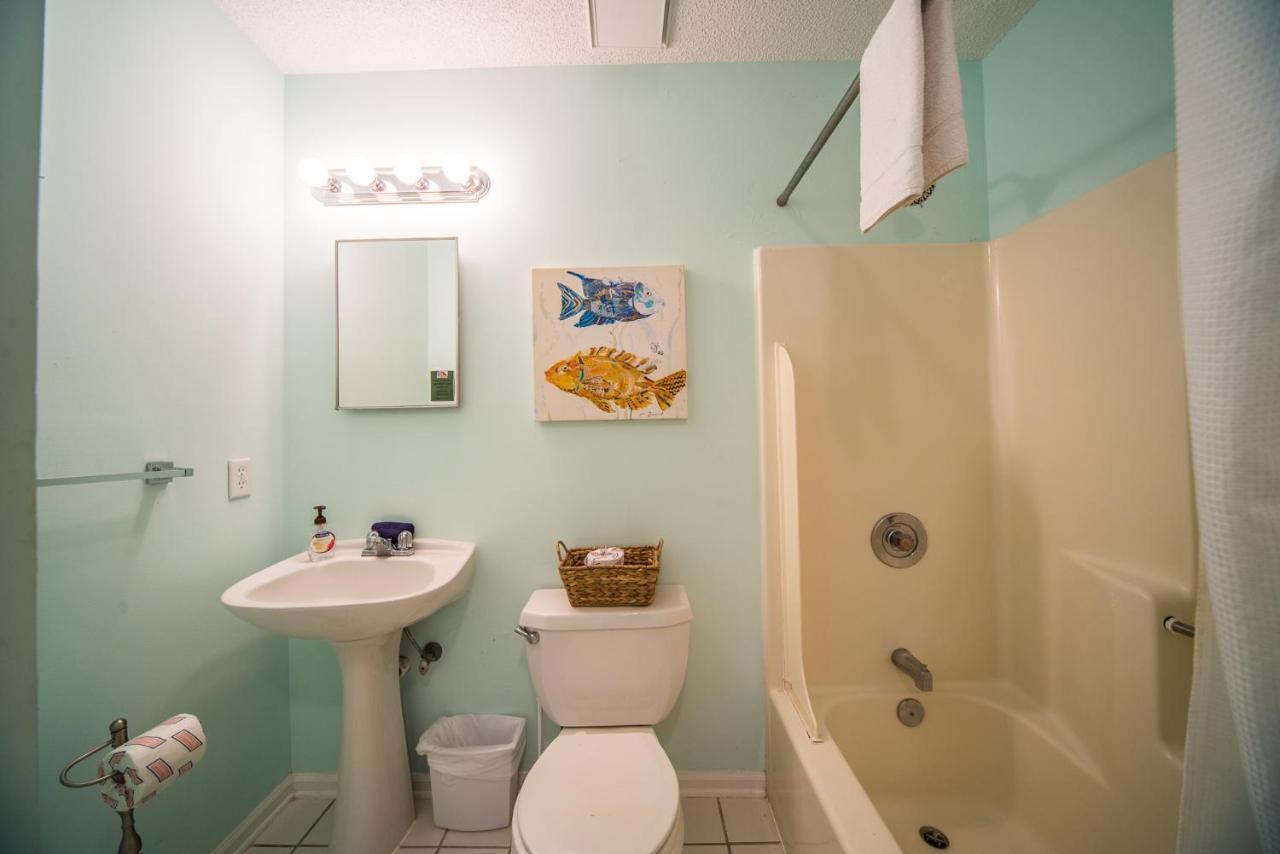 Salty Shack Unit C - Salty Shack - Dog Friendly Home - Across From The Beach - Central Location! Folly Beach Eksteriør billede